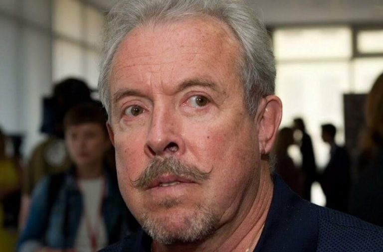«Последовал примеру Пугачёвой?» 71-летний Андрей Макаревич показал подросшего сына, которого путают с внуком