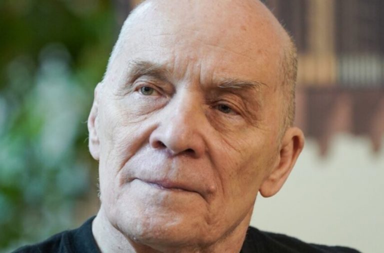 Живёт по совести! Как сложилась судьба Александра Филиппенко после эмиграции из России