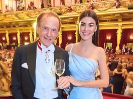 Выскочила замуж за старца и вскоре станет богатой вдовой