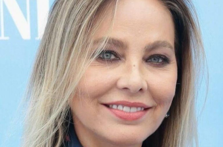 69-летняя Орнелла Мути продолжает поражать поклонников своей великолепной фигурой, которая могла бы позавидовать и многим молодым