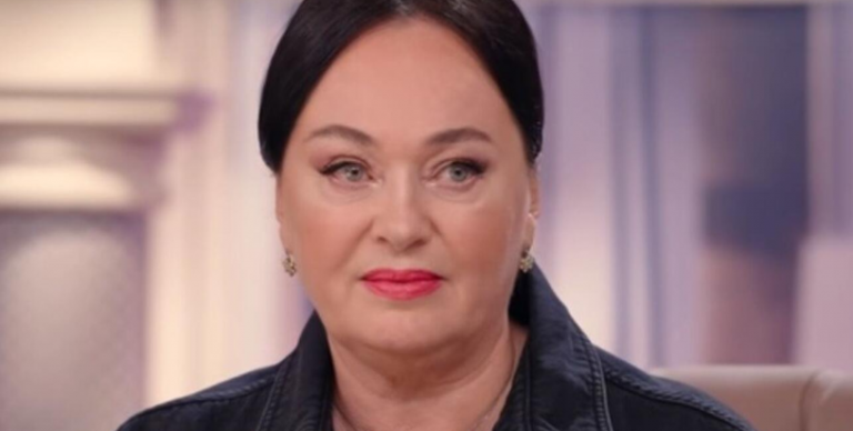 Полностью седая 66-летняя Гузеева собрала множество комплиментов под снимками с отдыха
