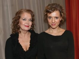 74-летняя Ирина Алфёрова поделилась трогательным снимком с 103-летней матерью, Ксенией Архиповной, который мгновенно завоевал сердца её поклонников