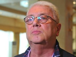 «Мама — королева»: Винокур увековечил мать в царственном образе