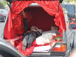 Работникам ЗАГСа не позавидуешь: взгляните на фото со звездных свадеб!
