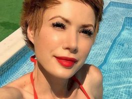 40-килограммовая украинская ведущая обнародовала фото с отдыха в бикини в обнимку с женихом.