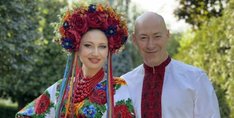 «Украина победит!» — День Независимости Дмитрий Гордон восхитил патриотической фотосессией в вышиванке