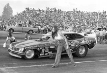 Красотка Джангл Пэм, бывшая группой поддержки у крутого драгстера