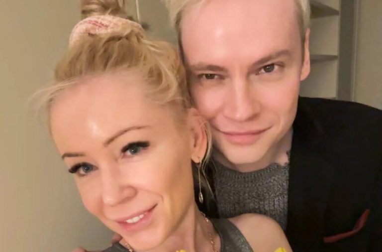 Шаман и Мизулина расписались в Донецке, выбрав армейский стиль для церемонии
