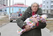 ВПЕРВЫЕ СТАЛА МАТЕРЬЮ В 65 ЛЕТ. ПРОШЛО 10 ЛЕТ: КАК ЖИВУТ ПОЖИЛАЯ МАТЬ И ЕЕ ДОЧЬ СЕЙЧАС