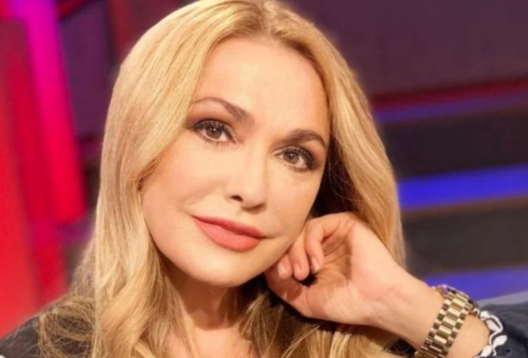 Сумская Показала Младшую Дочь-Патриотку Во Время Прогулки по Крещатику