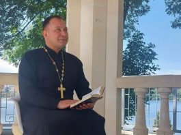 Усыновил 4 детей из детских домов! Украинский священник — блогер показал младших сыновей