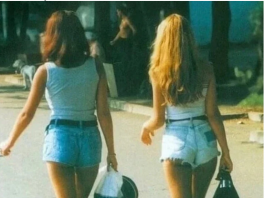 Эти непростые и неоднозначные девяностые! Давайте вспомним, какими были девушки в то время…