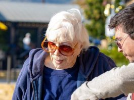 “Старуху-то я соблазню, но получится ли въехать на ней в шоу-бизнес?” На данном снимке изображена знаменитая 91-летняя актриса