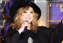 «Дети не живут с матерью. Примадонна собирается переехать к наследникам и надеется, что это станет её последним переездом», — сообщил инсайдер