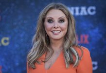 Кэрол Вордерман демонстрирует свой подтянутый пресс и аппетитные бедра