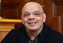 “Я лысый и маленький, но мне не отказывала ни одна красавица”,- говорит Райкин, а вот его дочери- Полине, по ее же мнению, повезло куда меньше