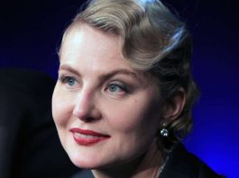 Мужские плавки поверх колготок: парижский образ Литвиновой смутил даже преданных поклонников