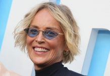 «Стареть нужно молча и без фото?» 67-летнюю Шэрон Стоун публично пристыдили за откровенные снимки с отдыха