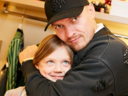 15-летняя дочь Усика затмила звезд вечера в Эр-Рияде