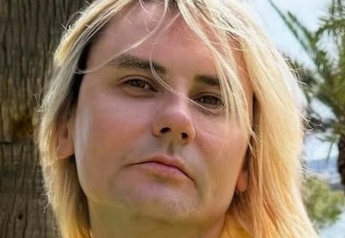 Простой саратовский парень сегодня ходит на каблуках по Парижу, зарабатывает миллионы и не скрывает свои предпочтения
