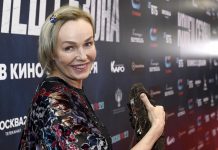 В 69 лет показалась в бикини с юным спутником: Андрейченко снова доказала, что живёт по своим правилам