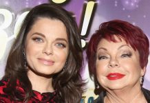 Ей 79, а она все так же без комплексов! Мать Королёвой появилась на пляже в купальнике не по размеру и с вываливающимся декольте