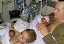 Трогательная связь отца и недоношенных близнецов покорила всю сеть. Взгляните и вы на эти милые кадры