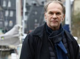 Еще несколько месяцев назад СМИ обсуждали возможный развод Гуськова и Вележевой, но сегодня пара появилась на публике, нежно держась за руки