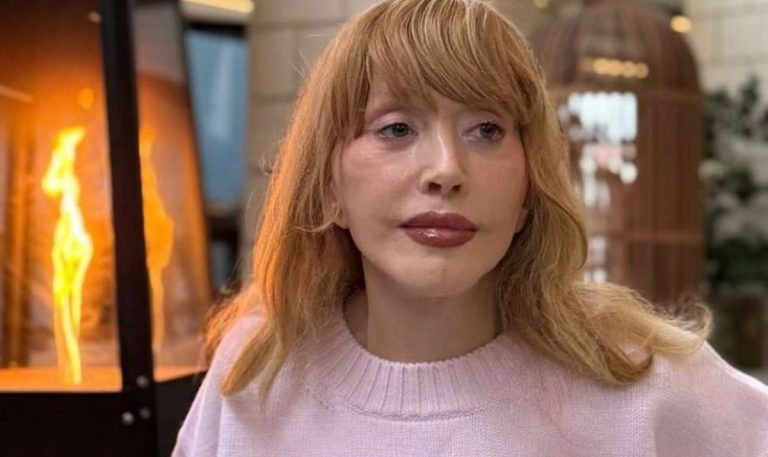«Весну разрешили даже вдали от дома». Пугачева устроила семейный праздник в Лимассоле, пока Галкин поздравлял ее со сцены