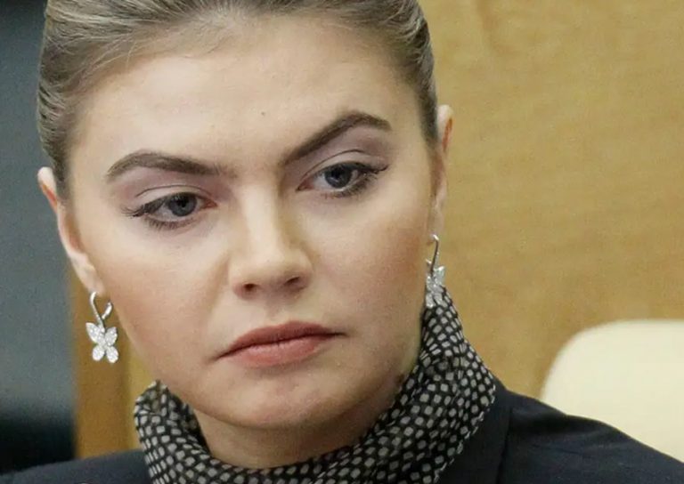 “Папа Вани и Вовы- обычный человек”. Как выглядят сыновья Кабаевой, которые не посещают обычные школы, а учатся у частных репетиторов