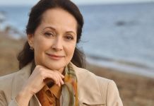 «Вот зачем выставлять такое в 58 лет?» Кабо обнародовала фото в купальнике, но что-то пошло не так.