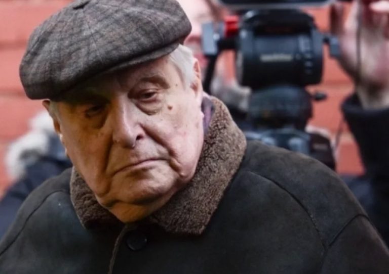 Любовь до гроба длиною более 60 лет! 91-летний Басилашвили приехал на похороны жены на коляске.
