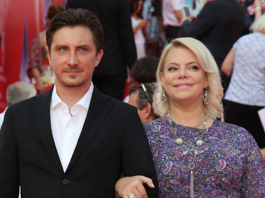 «Как она так могла запустить себя так, и как её муж любит вообще ?» — Яну Поплавскую в парео поймали у бассейна