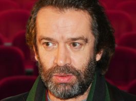 62-летний Машков вышел в люди с молодой пассией, которая моложе дочери актера