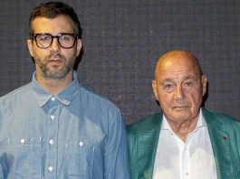 “Не сидится ему в Израиле”. 92-летний Познер был замечен в Москве с женой, которая моложе ведущего на 21 год