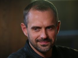 Большая семья под прицелом внимания: Алексей Комашко показал подросших детей и супругу