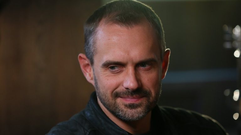 Большая семья под прицелом внимания: Алексей Комашко показал подросших детей и супругу