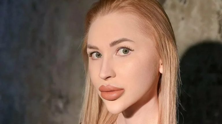 «Кости да кожа». 21-килограммовая модель устроила танцы в мини посреди Киева и снова вызвала волну споров