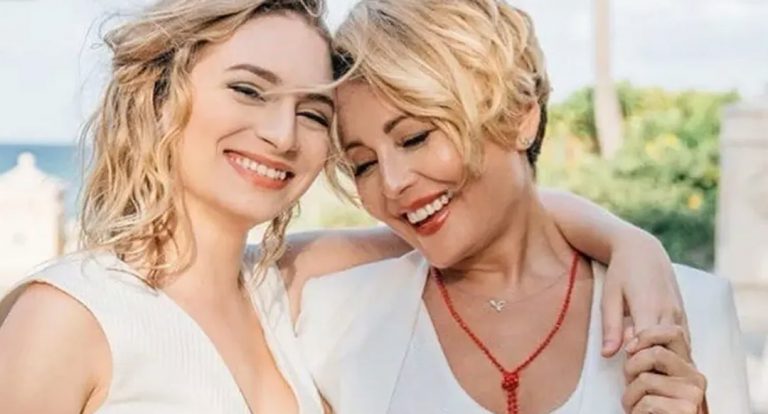«Такую Анжелику я еще не видела»: Варум встретилась с дочерью и снялась в странном виде