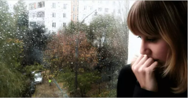 В дождливую ночь в ее дверь постучали. События, которые произошли дальше, понять сложно!