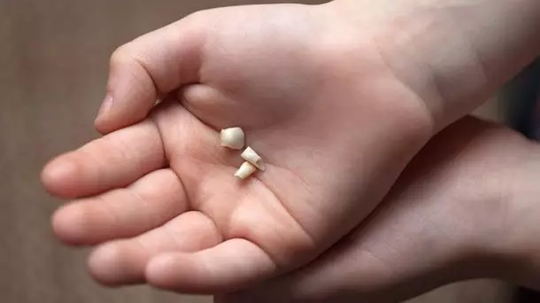 Стоматологи советуют! Не выбрасывайте молочные зубы своего ребенка: они могут спасти ему жизнь!