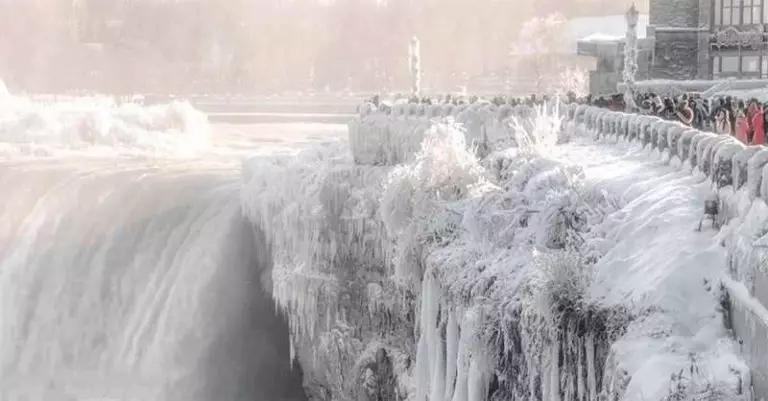 Ниагарский водопад снова замерз! Вот фото