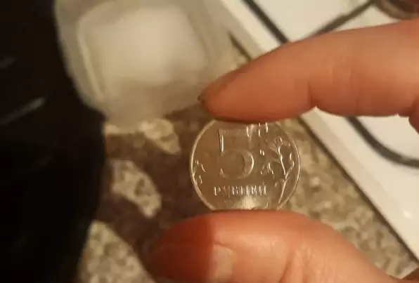 Зачем я кладу монету в морозилку каждый раз, когда уезжаю из дома