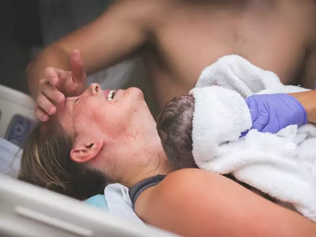Муж появился на родах в одних трусах, от смеха легла вся родовая