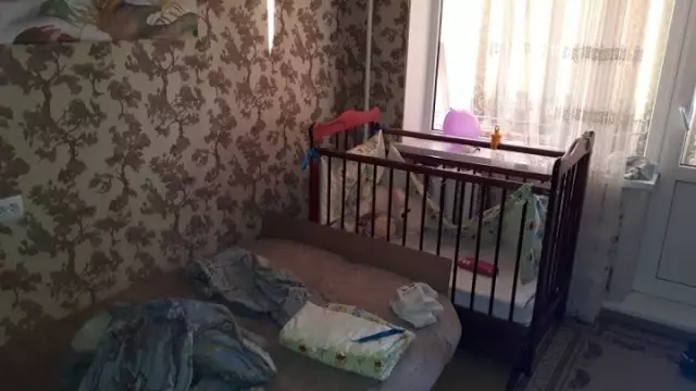 «Под моей кроватью ночью был дядя» — заявила дочь отцу