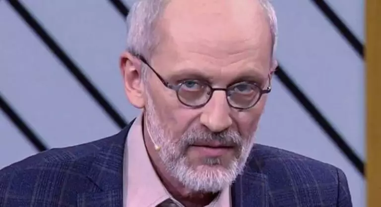 Моложе на 38 лет: как выглядит 21-летняя жена Александра Гордона, для которой он не первый мужчина.