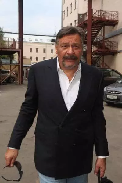 «ОТ МЕНЯ ОТВЕРНУЛИСЬ ВСЕ, ПОДДЕРЖИВАЕТ ТОЛЬКО ЖЕНА, НО МНЕ ЭТОГО ДОСТАТОЧНО»: НАЗАРОВ