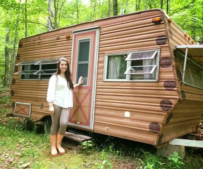 14-летняя девочка купила дряхлый фургон за 200$, чтобы сделать из него дом