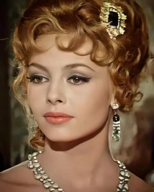 85-летняя «Анжелика»: как спустя 60 лет после пpемьеpы выглядит актpиса кyльтового фильма