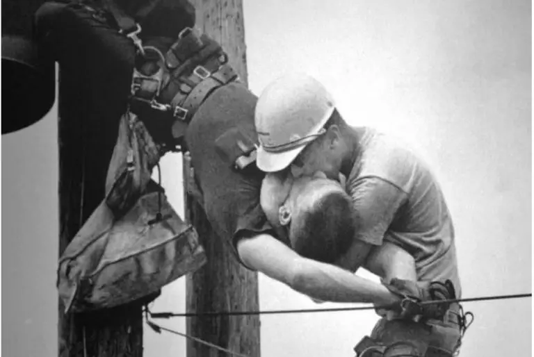 История одного снимка: «Поцелуй жизни» 1967 год